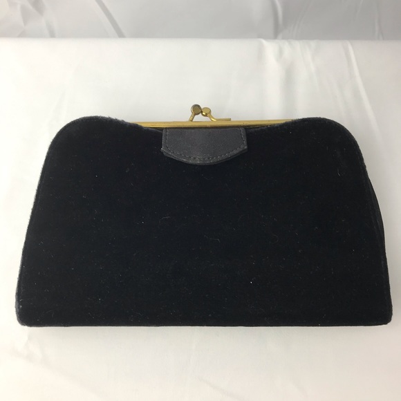 1940's Vintage Black Velvet Clutch with Gold Brocade Lining - Timeless Elegance - Picture 1 of 8